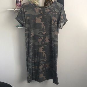 I’m selling a tee shirt dress.